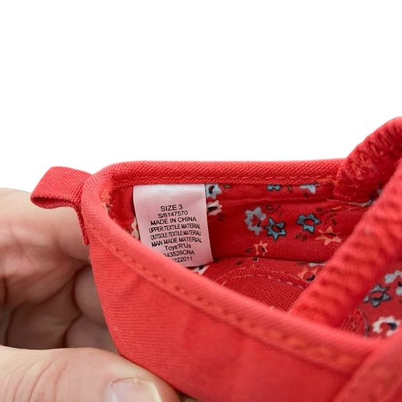 Kids Shoes Size 3 Bundle of 4 Sandals Water Shoes - Picture 3 of 16